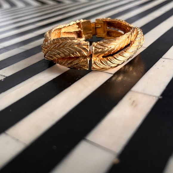 Vintage twist cuff bracelet - Picture 2 of 7